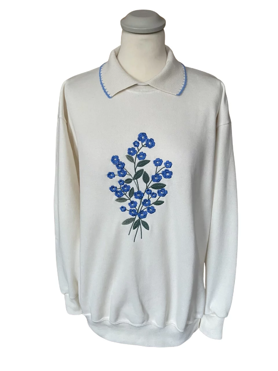 Forget Me Not on Winter White